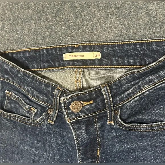 Women’s Levi 715 Bootcut Jean size 24 waist and 32 length. - Picture 4 of 8